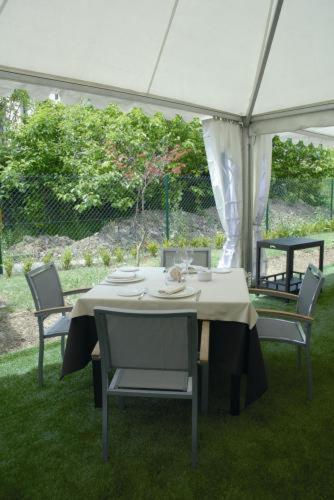 אמוריו Hotel Restaurante Aldama מראה חיצוני תמונה