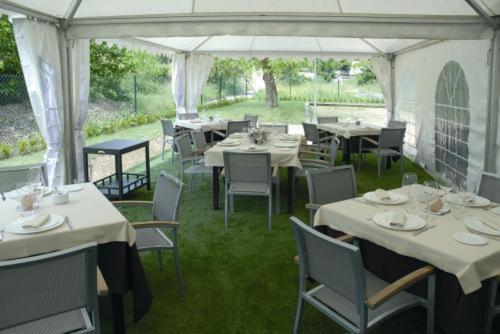 אמוריו Hotel Restaurante Aldama מראה חיצוני תמונה